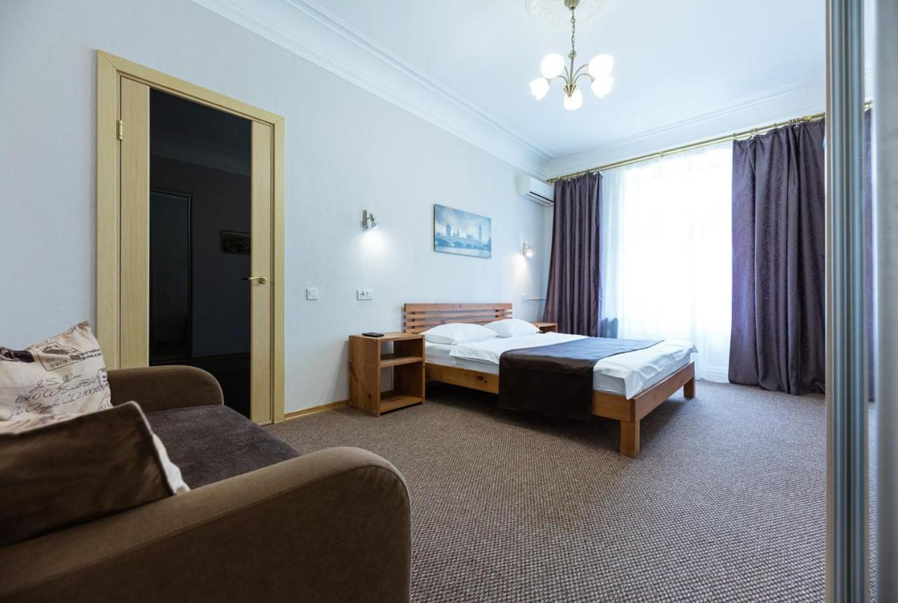 Guest House "Vladimirskaya 42" Kyiv Exterior photo