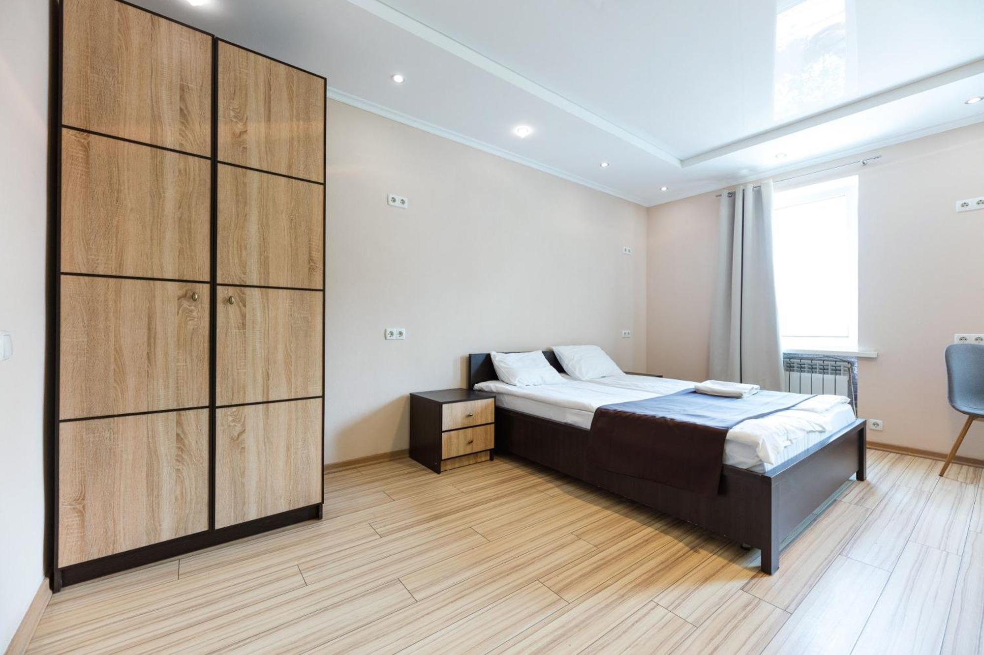 Guest House "Vladimirskaya 42" Kyiv Exterior photo