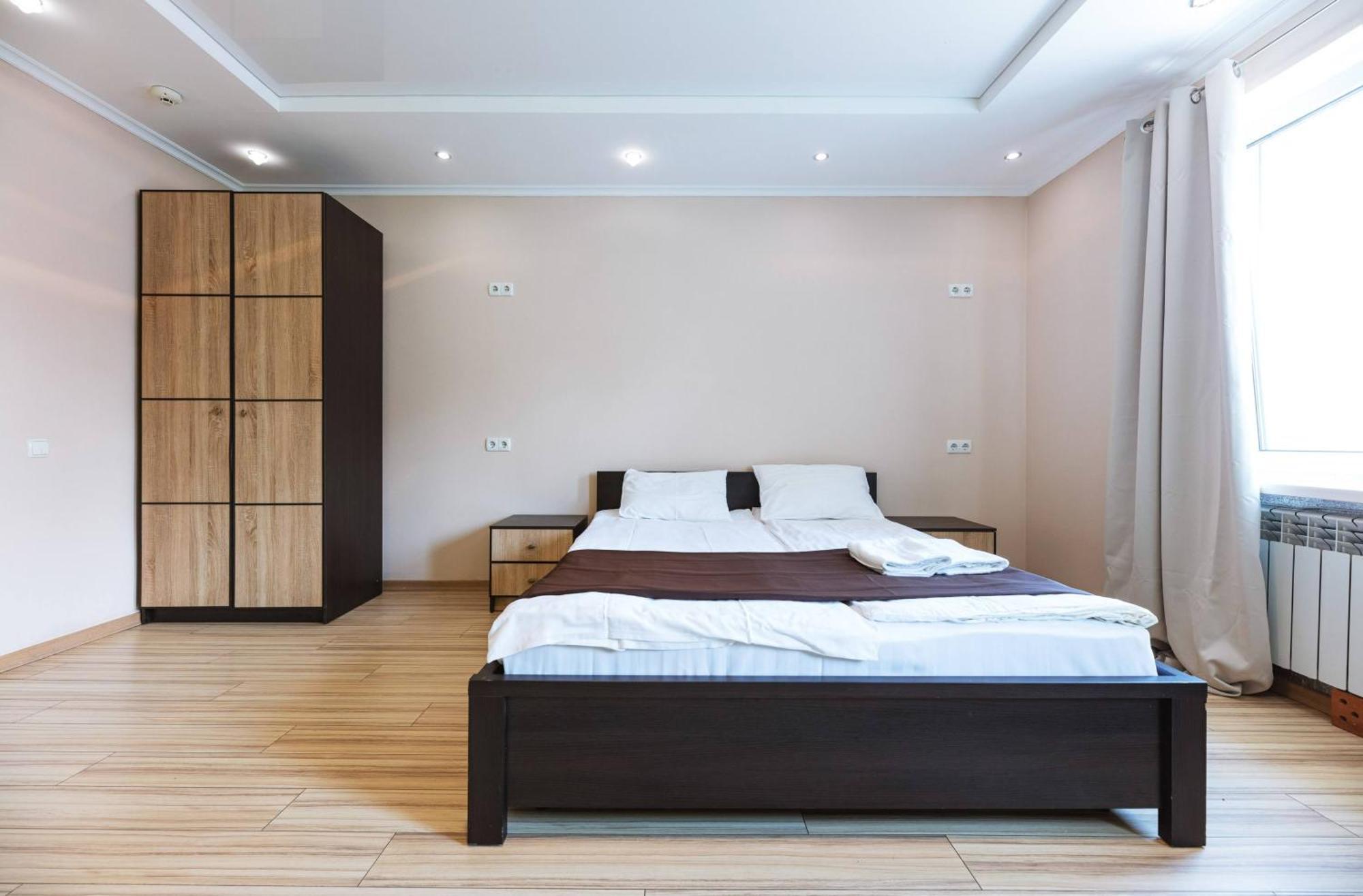 Guest House "Vladimirskaya 42" Kyiv Exterior photo