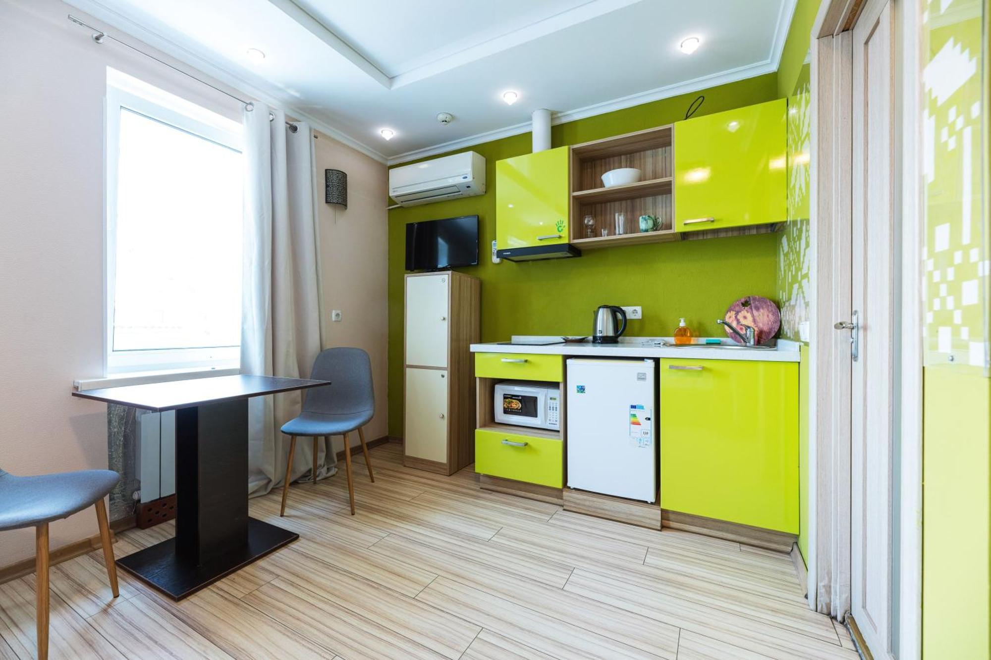 Guest House "Vladimirskaya 42" Kyiv Exterior photo