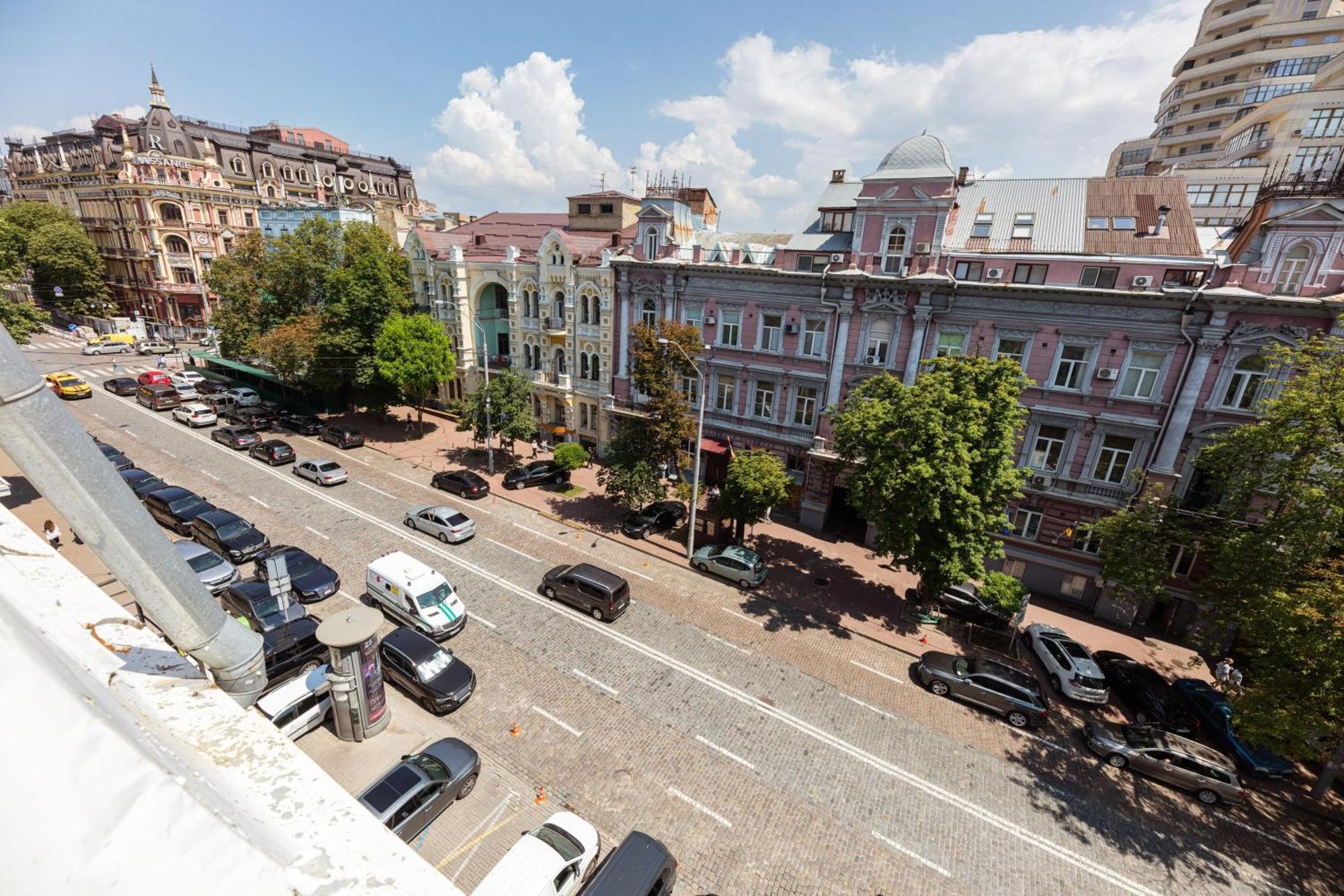 Guest House "Vladimirskaya 42" Kyiv Exterior photo