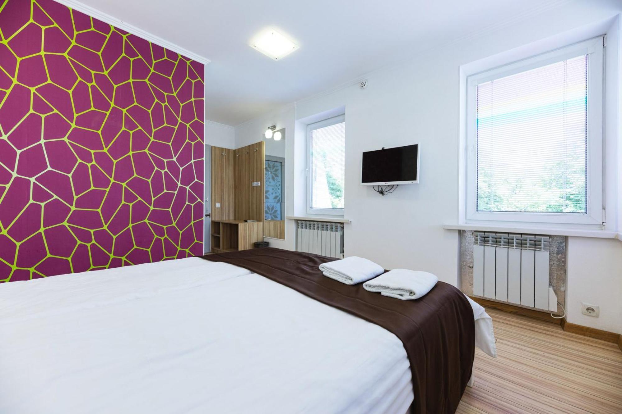 Guest House "Vladimirskaya 42" Kyiv Exterior photo