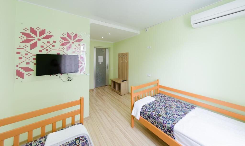 Guest House "Vladimirskaya 42" Kyiv Exterior photo