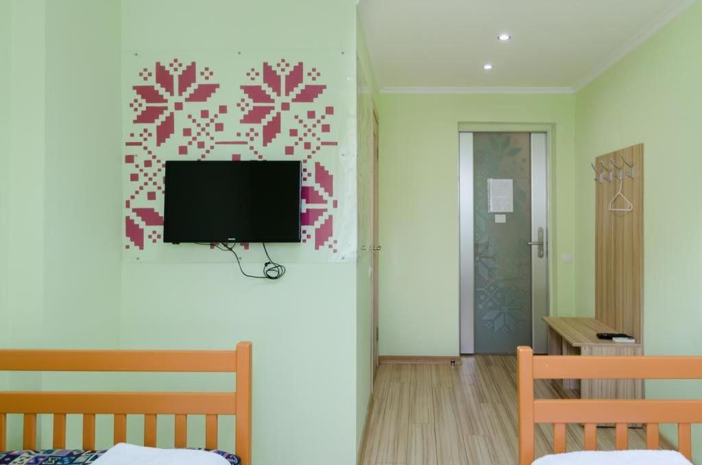Guest House "Vladimirskaya 42" Kyiv Exterior photo