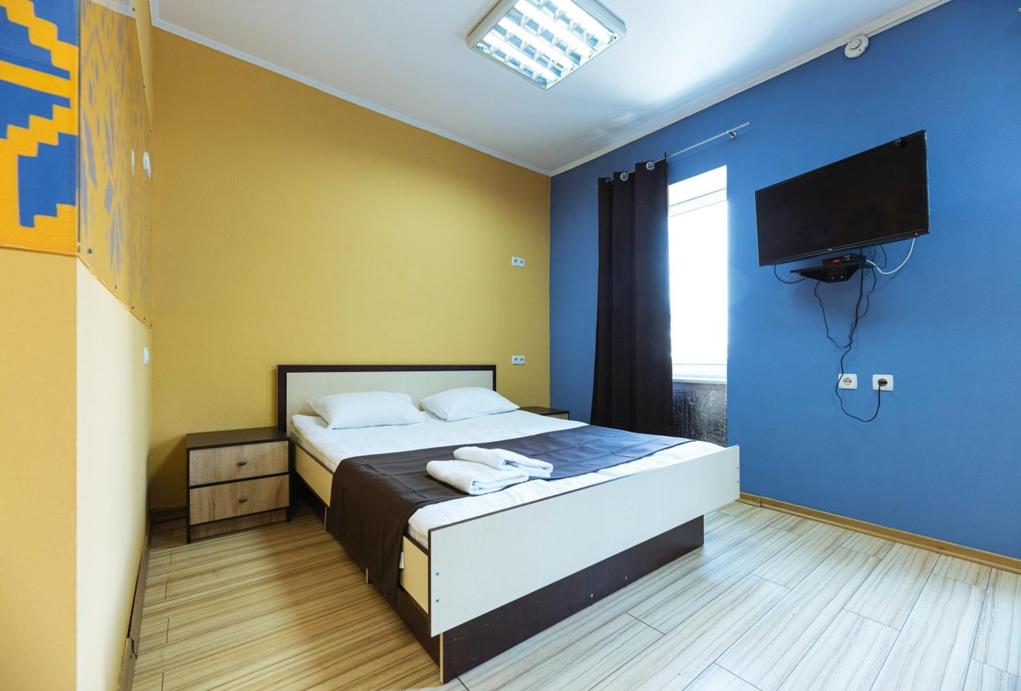 Guest House "Vladimirskaya 42" Kyiv Exterior photo