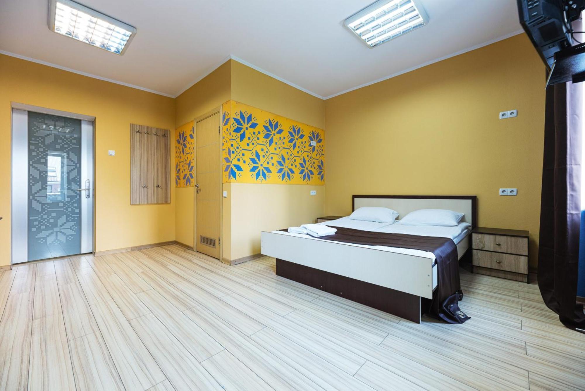 Guest House "Vladimirskaya 42" Kyiv Exterior photo