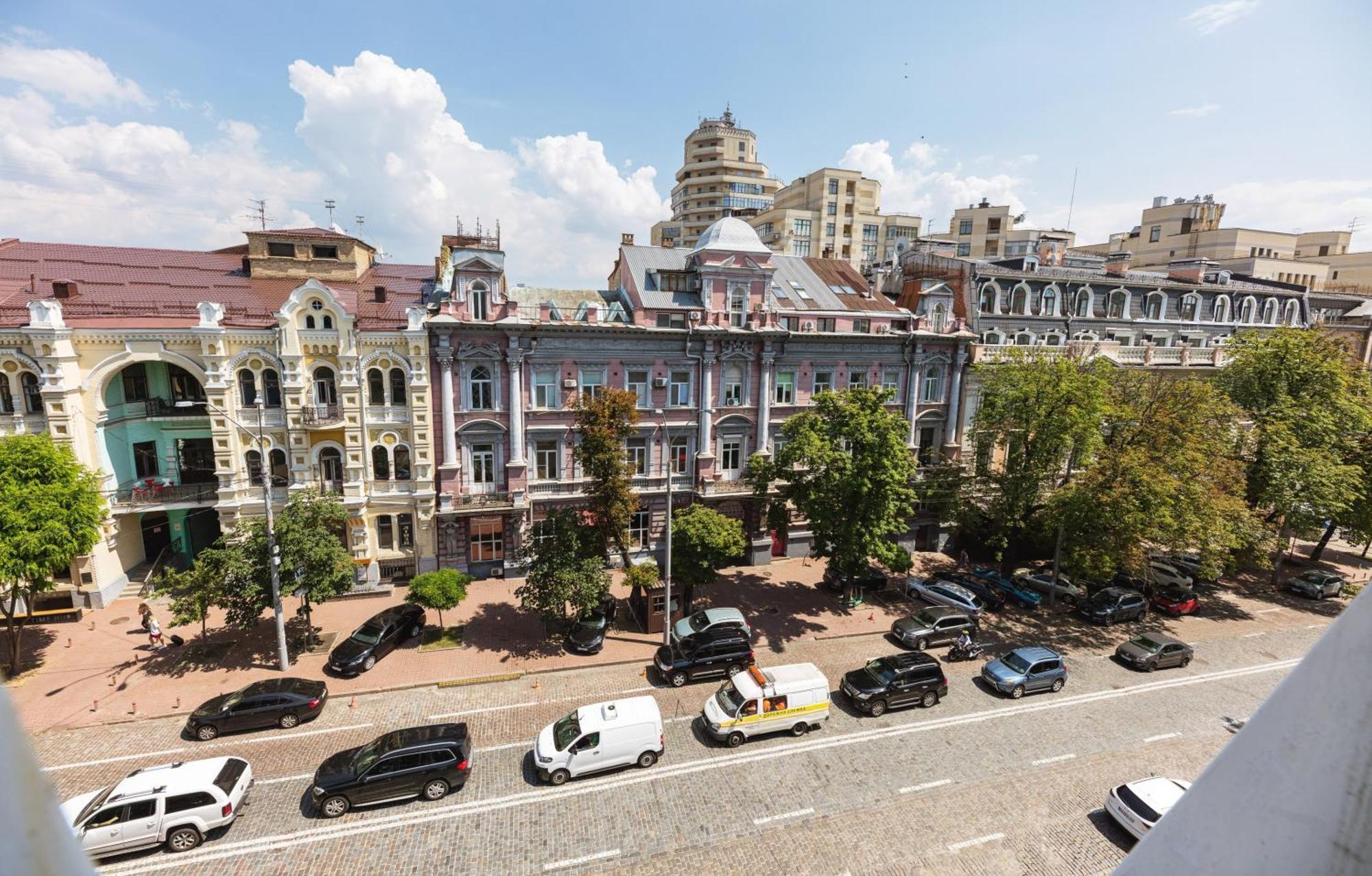 Guest House "Vladimirskaya 42" Kyiv Exterior photo